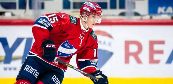 Anton Lundell / The Scouting News : 1, 2020) in the clip above, i like how forward lundell is with creating his own passing lines;