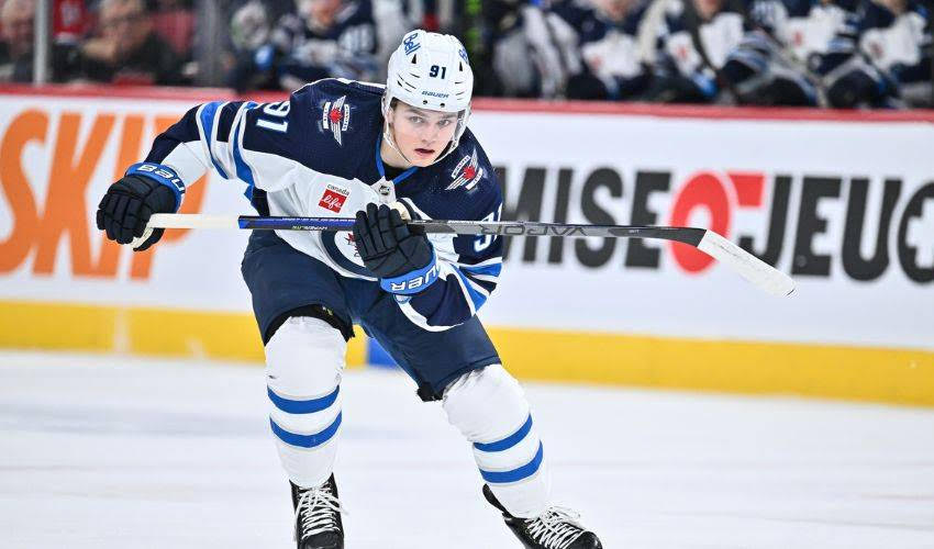 Jets assign top prospect Cole Perfetti to AHL Manitoba